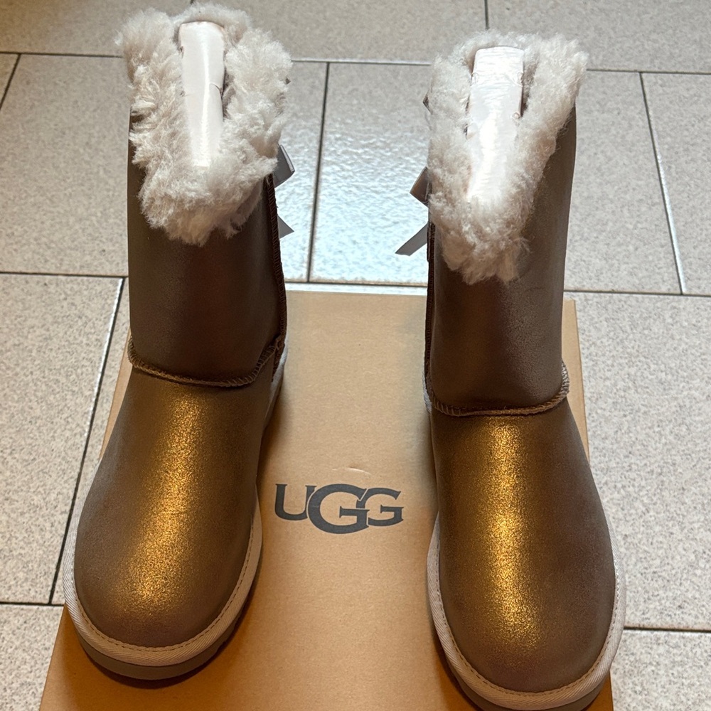 UGG Bailey Bow Glisten Boots in Gray